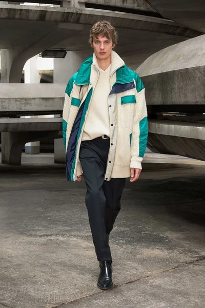 Look 32